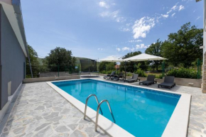 Nany-Villa with heated pool